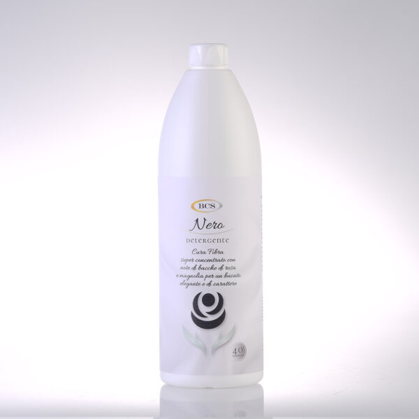 Detergente concentrato per capi Neri